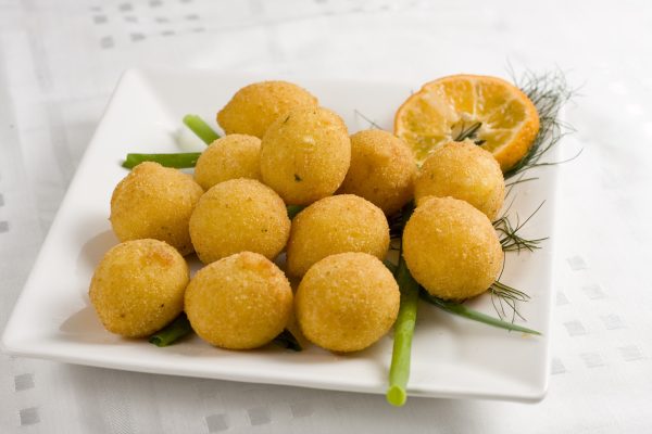 Bolinho de mandioca com camarão